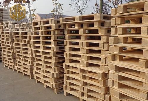 托盤的價格多少？影響木質(zhì)托盤價格的因素有哪些？南京久工倉儲