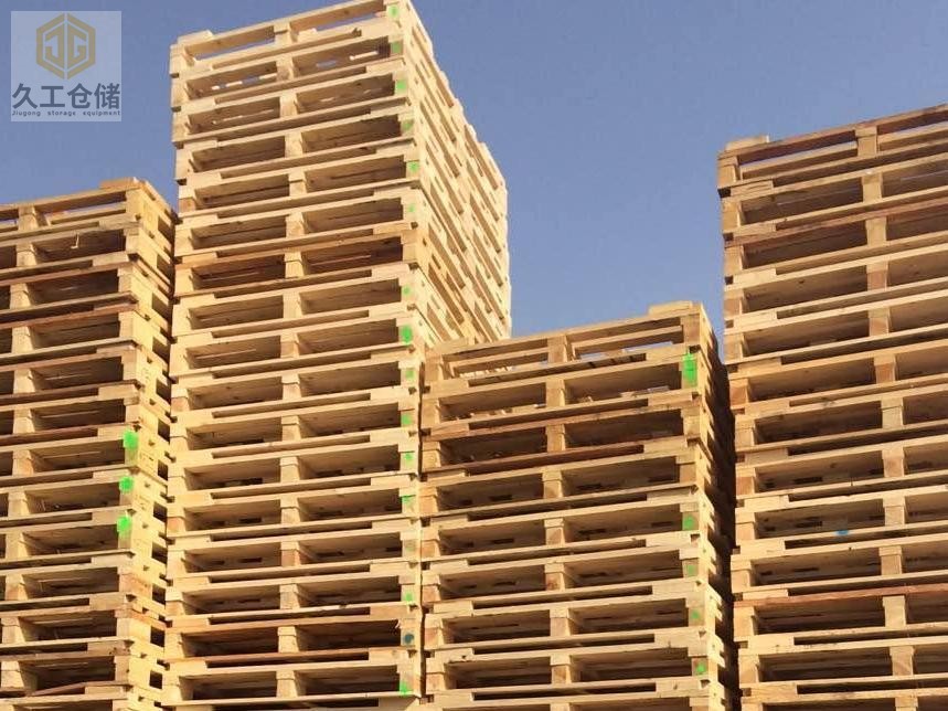 托盤的價格多少？影響木質(zhì)托盤價格的因素有哪些？南京久工倉儲