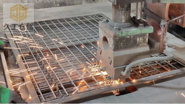 建筑網(wǎng)片也稱鋼筋網(wǎng)，專業(yè)護(hù)欄網(wǎng) 廠家-南京久工倉(cāng)儲(chǔ)設(shè)備